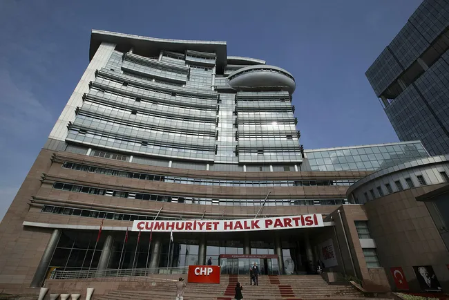 SON DAKİKA... CHP’de Antalya ve Kayseri il başkanları görevden alındı! Sözcü Müslim Sarı kurultay takvimini açıkladı...