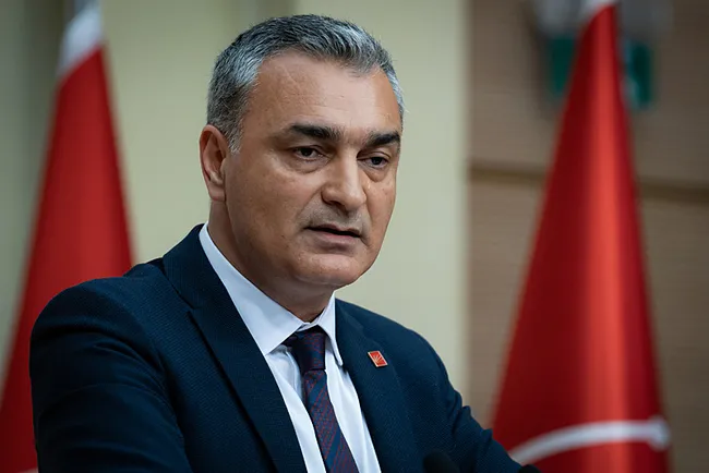 SON DAKİKA... CHP’de Antalya ve Kayseri il başkanları görevden alındı! Sözcü Müslim Sarı kurultay takvimini açıkladı...