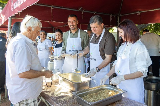 Manavgat'ta Muharrem Ayı Kapsamında Binlerce Kişiye Aşure Dağıtıldı